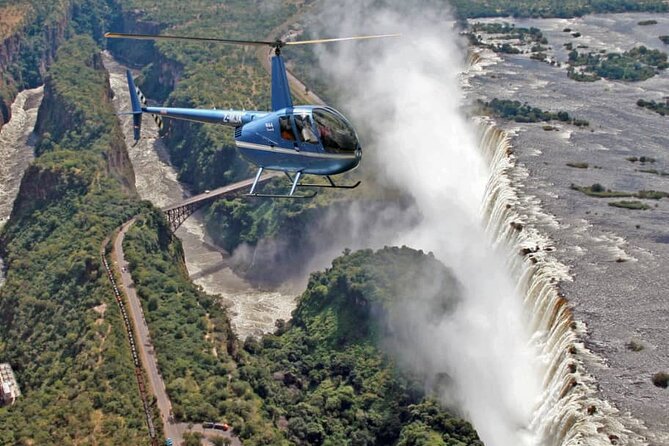 13-15 minutes Private Short Helicopter Flight - Seeing Zimbabwe and Zambia from the same flight