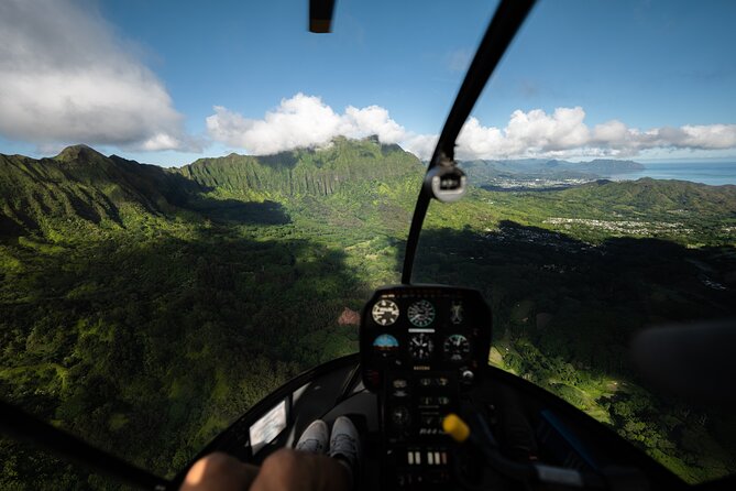 18 Minutes SHARED Helicopter Tour in Honolulu - Diamond Head State Monument From Above: The 1899 Lighthouse View