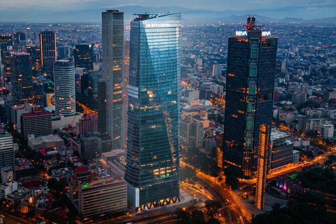 30' Mexico City Helicopter Tour - Landing at Ritz Carlton Reforma - Reforma: the skyline and the Torre Latinoamericana view