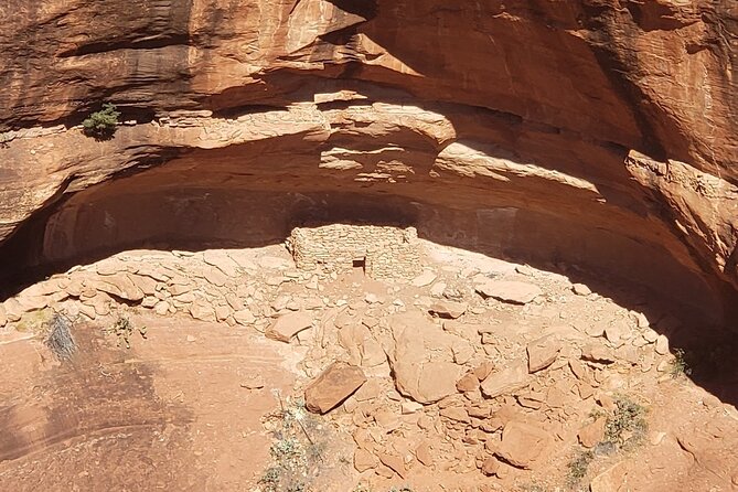 Ancient Sedona (30+ Mile) - Sedona Helicopter Tour - Oak Creek Canyon and Midgely Bridge: depth, water, and scale