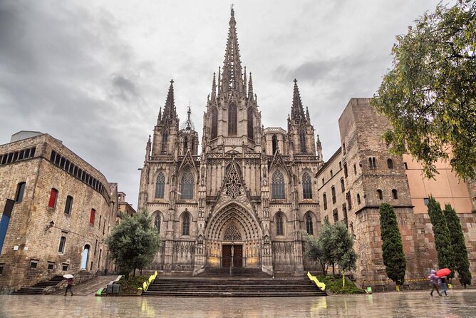 Barcelona Helicopter, Sailboat & Old Town Private Walking Tour - Key Points You’ll Care About