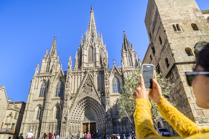 Barcelona Helicopter, Sailboat & Old Town Private Walking Tour - Getting Started at Carrer de Roger de Llúria (9:30 am)