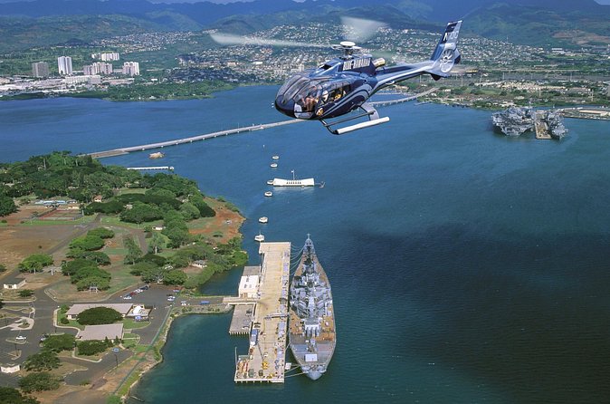 Blue Skies of Oahu Helicopter Tour - Waikiki, Diamond Head, and how the pilot helps both sides see