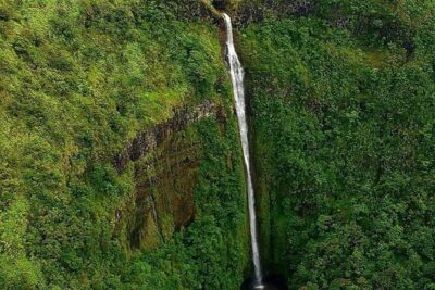 Complete Island 60-Minute Helicopter Tour - The pilot-guide narration: the difference between flying and touring