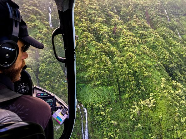 Doors Off West Maui and Molokai 45 minute Helicopter Tour - Quick hits before you book