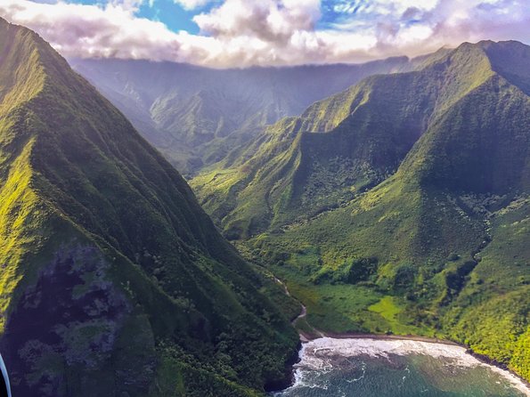 Doors Off West Maui and Molokai 45 minute Helicopter Tour - Seats and safety: what the rules mean for your comfort