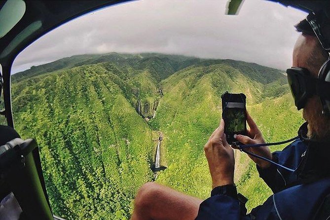 Doors Off West Maui and Molokai 45 minute Helicopter Tour - Pilot-guide experience: the human part of the ride