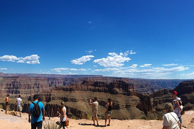 Grand Canyon Helicopter and Western Ranch Adventure Landing Tour - Comfort and camera tips: how to make the most of six-seat reality