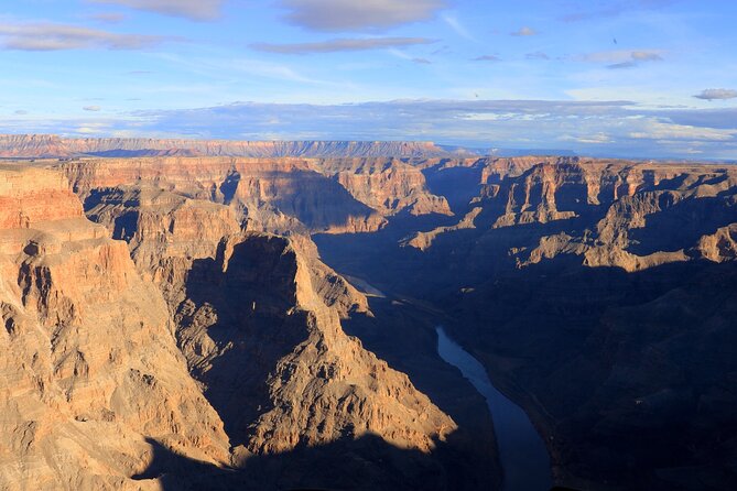 Grand Canyon West Rim Aerial Helicopter Tour - Comfort, seating, and the 300 lb extra-seat rule