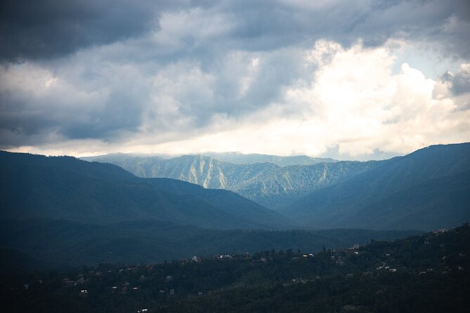 Helicopter Ride in Smoky Mountain Sevierville Mountain Jumper - Mount LeConte: watching a Smokies icon rise from above
