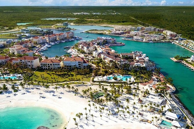 Helicopter tour of Punta Cana - Cabeza De Toro and Dolphin-Spotting Aquariums