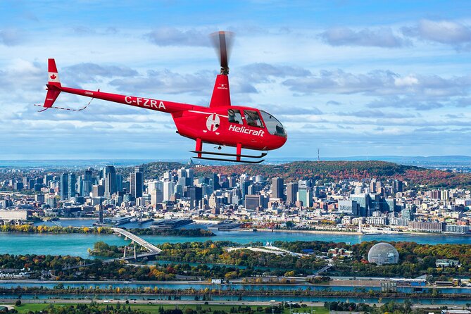 Helicopter Tour Over Montreal - How the onboard setup works: headsets and live guide talk