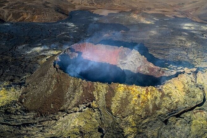 Iceland Volcanic Eruption Area Helicopter Tour from Reykjavík - Reykjanes Peninsula: 20 minutes over an eruption zone you can’t ignore
