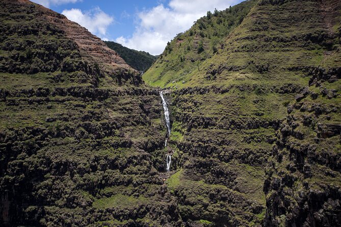 Kauai Deluxe Waterfall Safari: Helicopter Tour - Pilot Commentary, Dad Jokes, and the Right Kind of Information