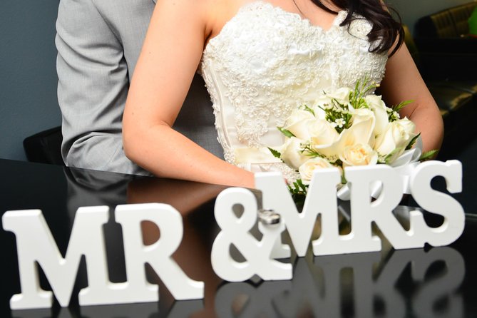 Las Vegas Night Flight Helicopter Wedding Ceremony - Champagne Toast, Photo Timing, and the Memory Value You Can Feel