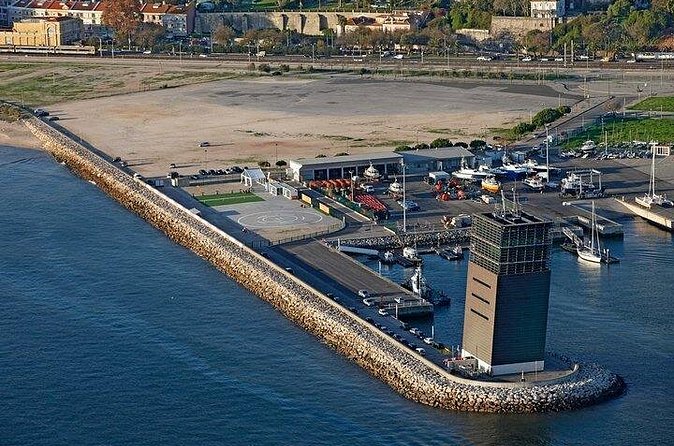 Lisbon: Helicopter Tour over Estoril & Cascais - English on board: what to expect from communication