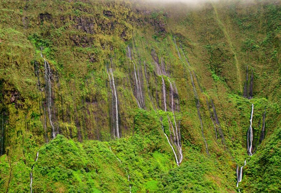 Maui and Molokai: Spectacular Helicopter Tour - Group size and the “wait less, watch more” advantage