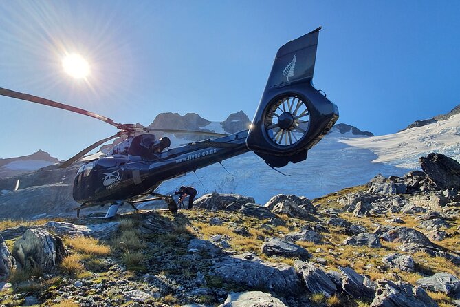 Milford and Fiordland Highlights Tour by Helicopter from Queenstown - Where you start in Queenstown (and how to show up ready)