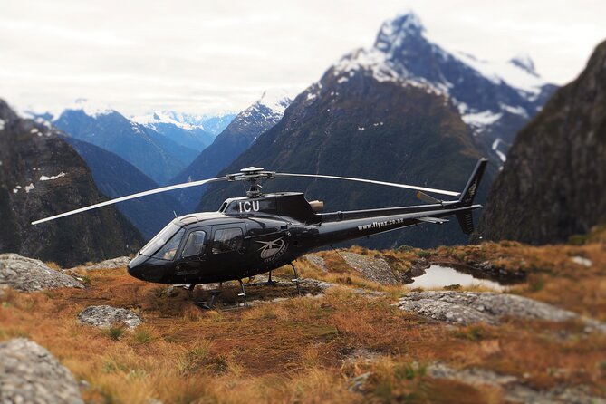 Milford and Fiordland Highlights Tour by Helicopter from Queenstown - Pilot commentary through headsets: what makes the flight more than scenery