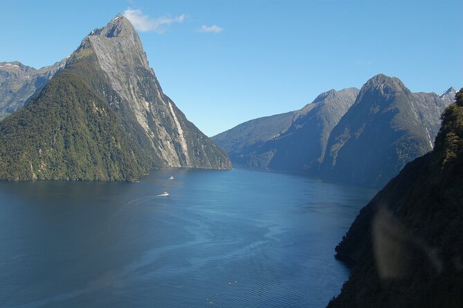 Milford Sound Helicopter Flight and Cruise from Queenstown - Queenstown pickup, shared flights vs private charter, and what “small group” means
