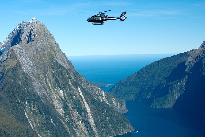 Milford Sound Helicopter Flight and Cruise from Queenstown - The helicopter portion: pilot-guide commentary and Bose headsets