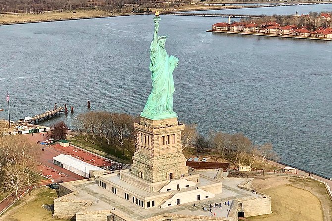 New York City Skyline Helicopter Tour from New Jersey - Entering the Helicopter: Comfort, Live Commentary, and Real Safety Checks