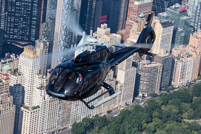 New York Helicopter Tour: City Skyline Experience - The Big Route: Liberty Island to the Manhattan Core