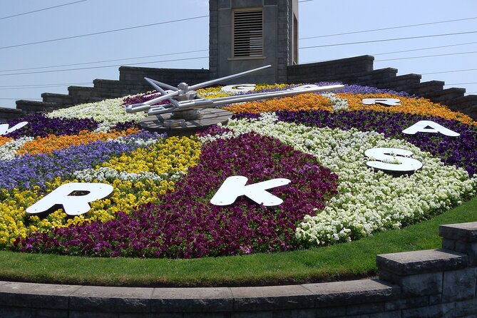 Niagara Falls Canada: Helicopter + Boat + Lunch & more US Pick-up - Maple Leaf Place lunch and tastings: the Canadian break you can taste