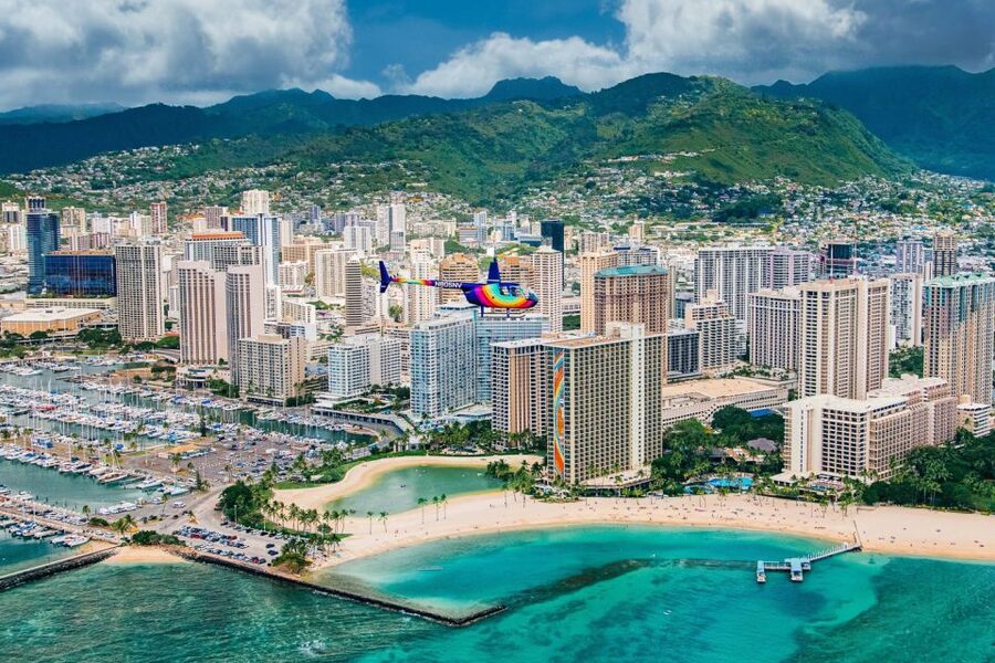 Oahu: Waikiki 20-Minute Doors On / Doors Off Helicopter Tour - From Honolulu Harbor to Ala Moana and Magic Island