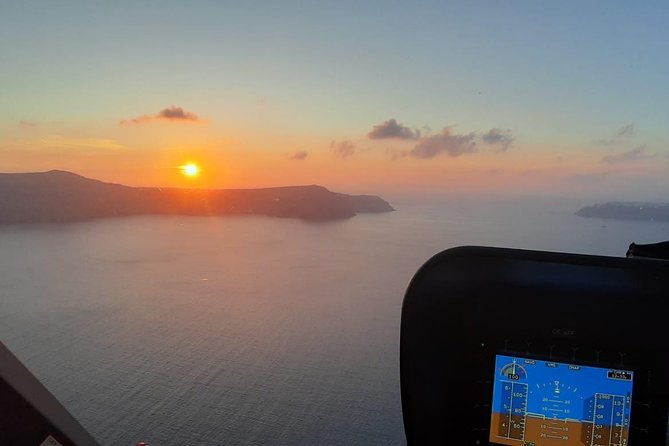 Private Helicopter Tour Santorini 20 minutes - up to 4 passengers - The flight experience: small group, big views