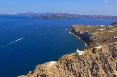 Private Helicopter Transfer from Mykonos to Santorini - In the air over the Cyclades: what you’ll actually see in 40 minutes