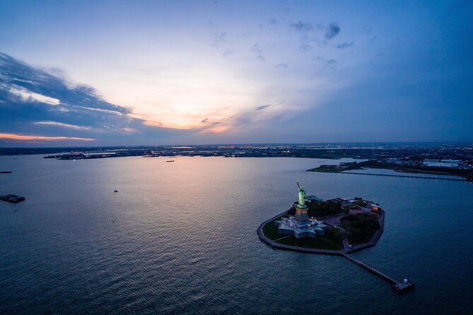 Private New York City Helicopter Tour for 2-6 from Westchester - 30 minutes vs 45 minutes: choose based on your landmark list