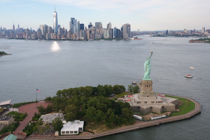 Private New York City Helicopter Tour for 2-6 from Westchester - The aircraft and what “private” actually changes for you