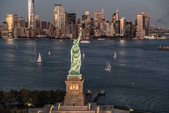 Private Romantic NYC Helicopter Scenic Charter with Champagne - What the Pilot Experience Feels Like in the Cabin