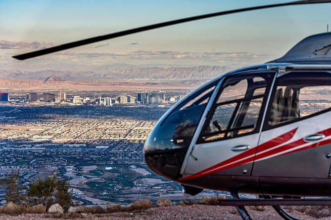 Red Rock Canyon Helicopter Tour with Landing and Champagne Toast - The return flight: Strip landmarks from above, with golf-course views