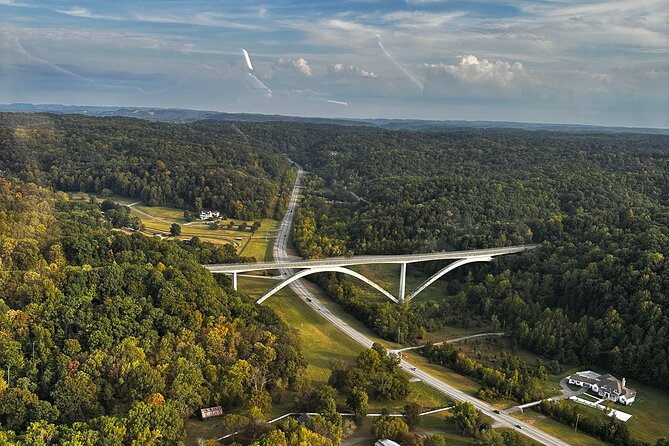 Scenic River & Nature Helicopter Tour from Nashville - Pilots make it feel safe: what you’ll likely notice in the cockpit talk