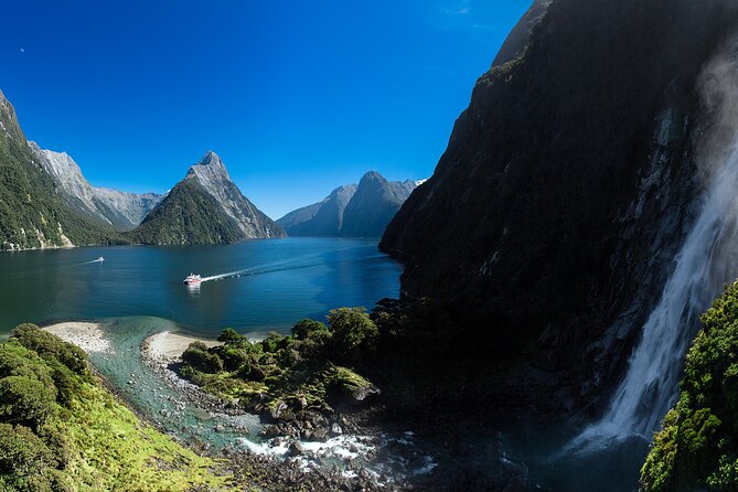 Taste of Fiordland // Helicopter Scenic Flight from Te Anau - Who this helicopter flight fits best (and who it might not)