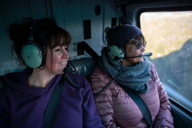 Taste of Fiordland // Helicopter Scenic Flight from Te Anau - Headsets on: hearing Fiordland from the pilot