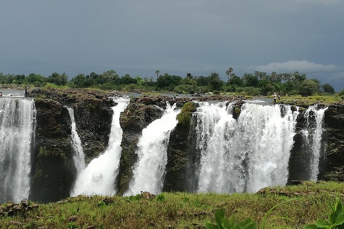 Victoria Falls : Scenic Day Tour, Lunch & Helicopter Flight - Lunch at The Lookout Cafe (or Baines Restaurant): what to expect