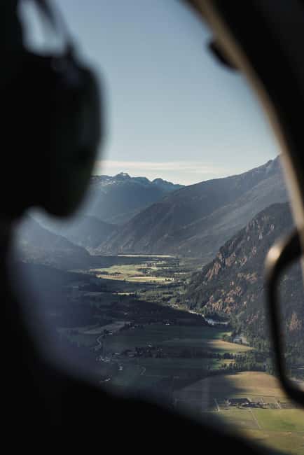 Whistler Helicopter Tour: Glaciers and Black Tusk - Garibaldi Provincial Park from above: where scenery changes tone